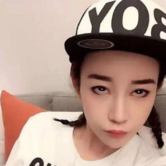 半岛·综合体育入口刘雨欣国外庆35岁生日罕见晒与女儿合影模样大变酷似网红脸(图12)