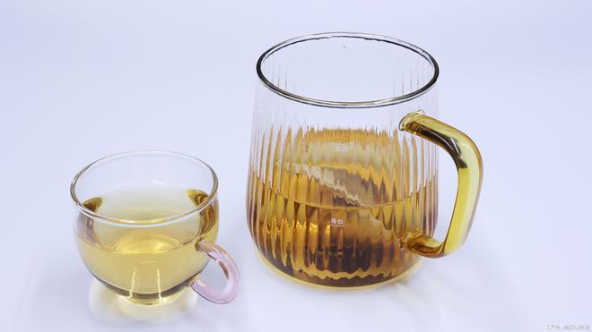 半岛·综合体育(中国)官方网站想要控制好痛风？生活中有8点要注意尤其是第一点(图2)