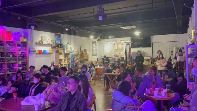 半岛·综合体育(中国)官方网站10元就能买到一大杯冰美式！在青岛去老城区喝个咖啡(图10)