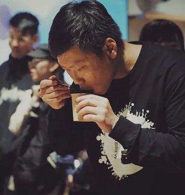 半岛·综合体育(中国)官方网站挑战新品 ADC然选咖啡师专用植物代奶拉花速决赛(图4)