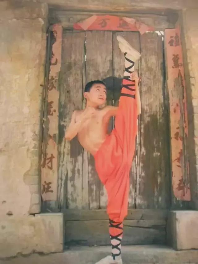 半岛·综合体育(中国)官方网站全世界都行动起来把那个草根又傻根还没文化的王宝强榨(图3)