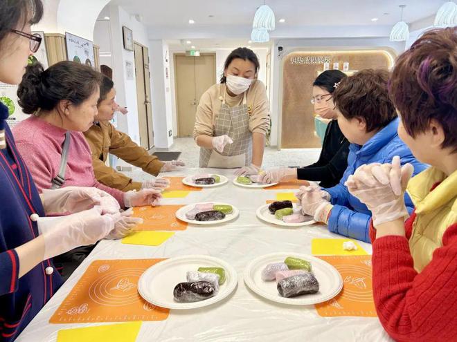 半岛·综合体育做青团、手冲咖啡驿站活动让年轻人“学艺又解压”(图2)