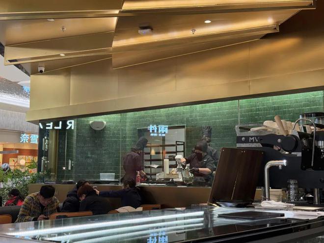 半岛·综合体育(中国)官方网站茶咖独家丨茉莉奶白开了新蛋糕店一块切角蛋糕50元(图2)