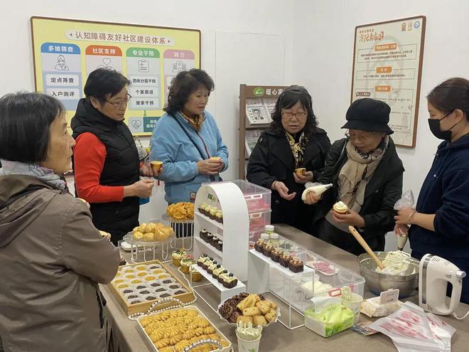 半岛·综合体育入口百年弄堂飘出咖啡香居民在家门口悠享慢时光(图5)