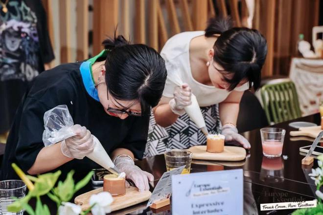 半岛·综合体育(中国)官方网站法甜冠军秀 “法国奶油冠军西点快闪店”一日沉浸体验(图15)