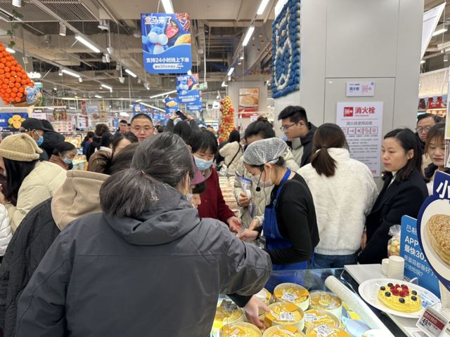 半岛·综合体育入口4年上亿元这个草莓盒子蛋糕为什么成了爆款？(图3)
