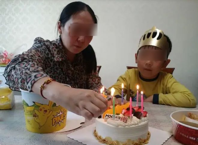 半岛·综合体育入口“妈妈偷吃儿子蛋糕”被骂上热搜背后藏着中国式妈妈的难言之隐(图3)
