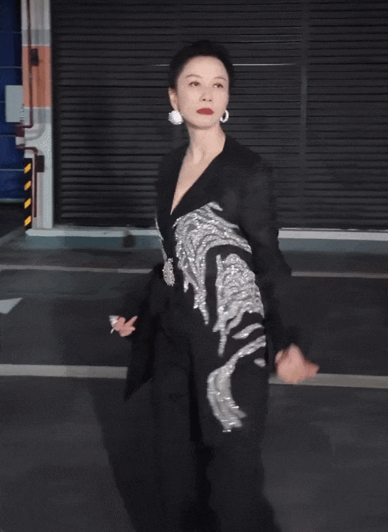 半岛·综合体育(中国)官方网站蒋欣颜值大回春和90后同台看不出年龄差这些女星不会(图23)