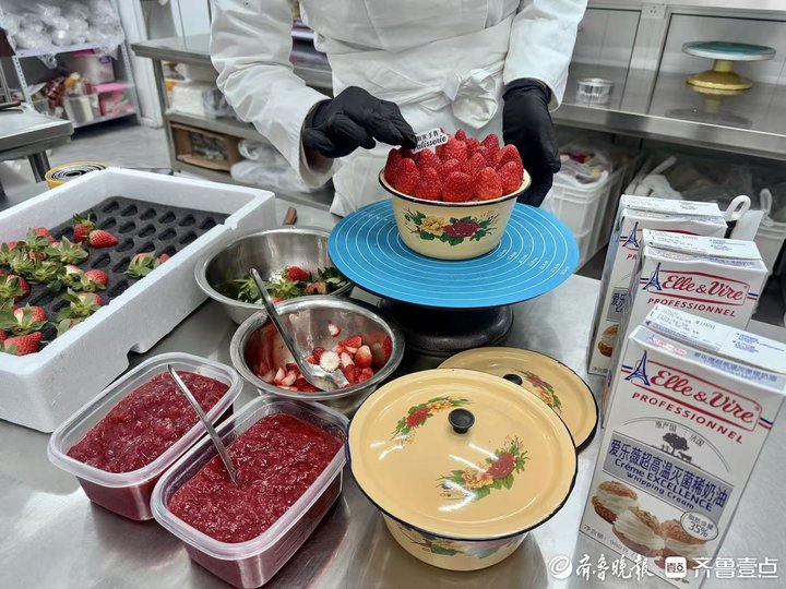 半岛·综合体育(中国)官方网站搪瓷盆草莓蛋糕的风也刮到了济南有商家月销近千盆(图1)