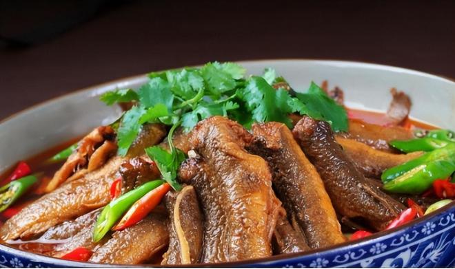 半岛·综合体育入口少吃肉、少吃油为什么血脂还是高？血液里的血脂到底从哪里来的(图9)