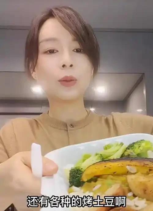 半岛·综合体育入口女星张静初还在宣传吃素评论区都控不住了网友让她别害人了(图2)